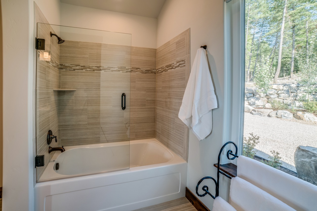 Shower & Tub Repair in Maalaea
